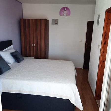 Apartments Marjanovic Bol Cameră foto