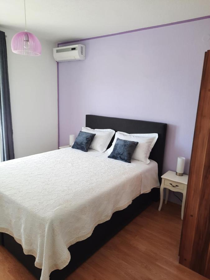 Apartments Marjanovic Bol Cameră foto