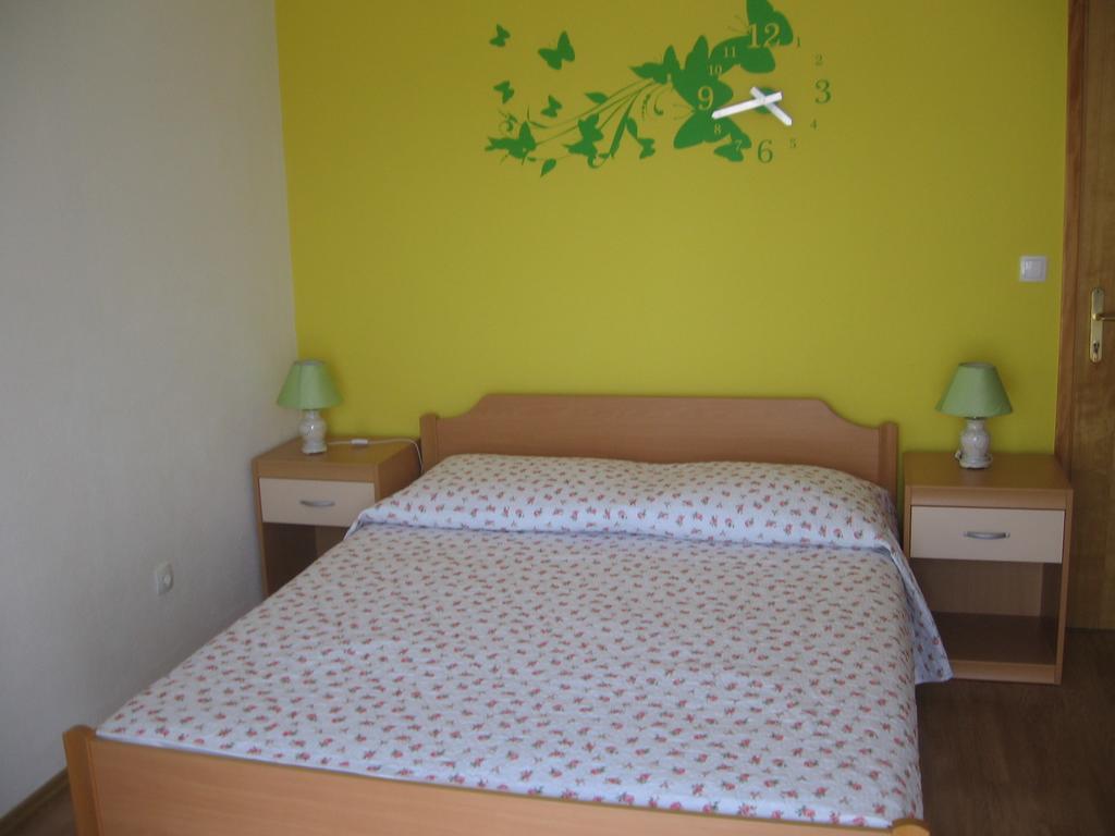 Apartments Marjanovic Bol Cameră foto