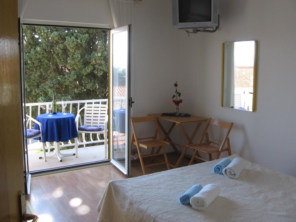 Apartments Marjanovic Bol Cameră foto